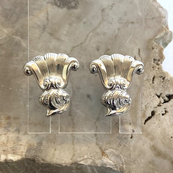 VTG Wallace Sterling Silver Hollow "Romance Of The Sea" Screwback Earrings - Picture 1 of 16